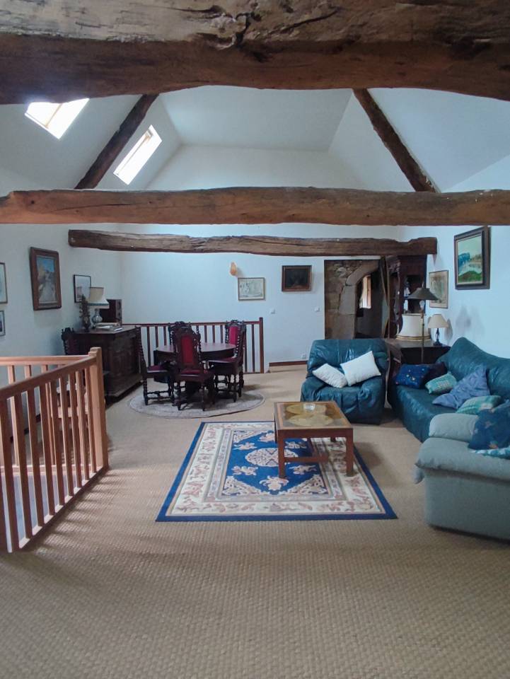 Ancien manoir sur 8,5ha proche c&ocirc;te de granit rose