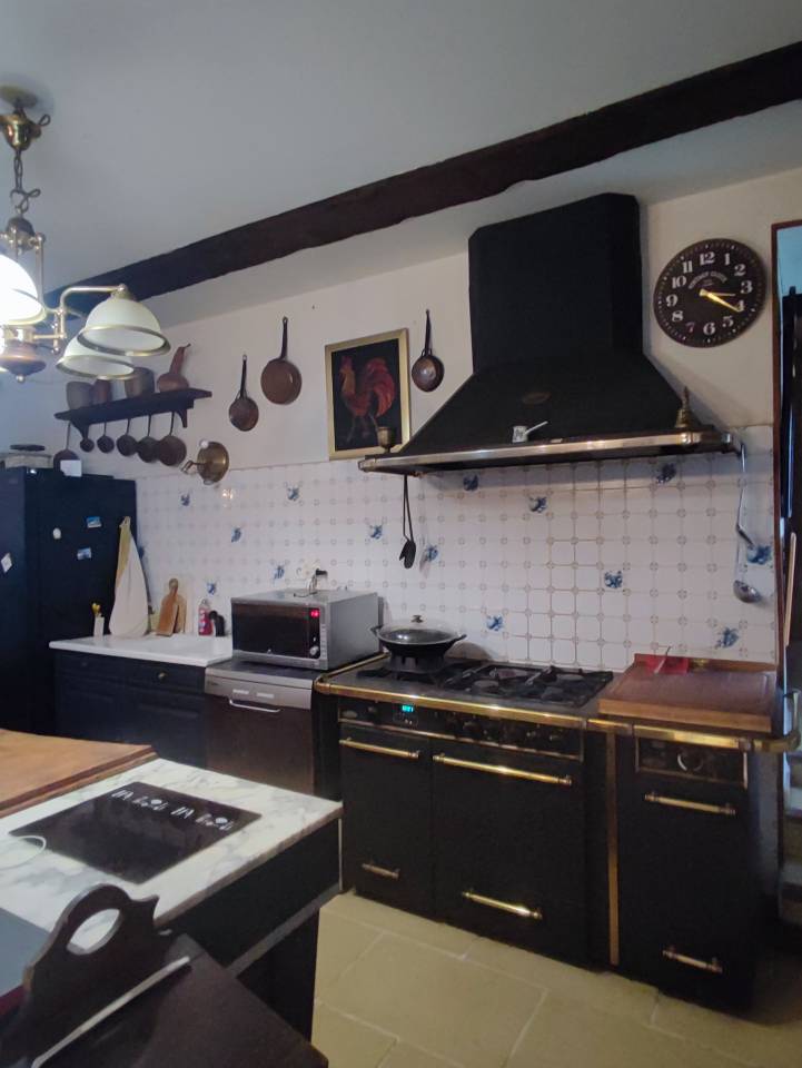 Ancien manoir sur 8,5ha proche c&ocirc;te de granit rose