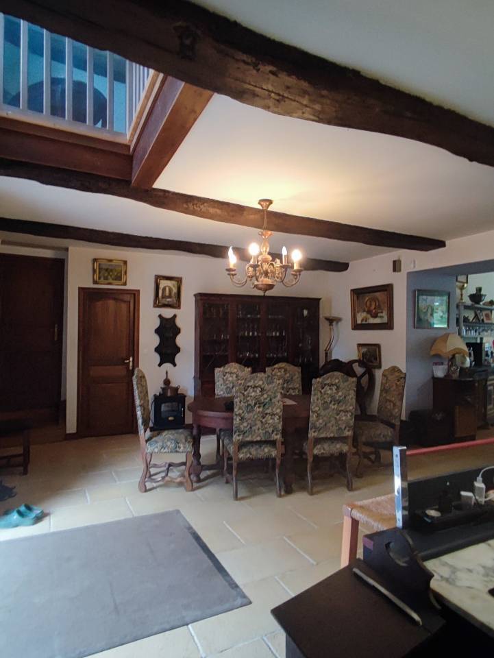 Ancien manoir sur 8,5ha proche c&ocirc;te de granit rose