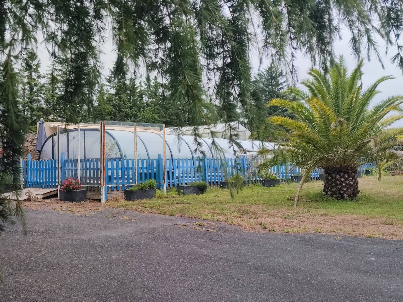 Ancien manoir sur 8,5ha proche c&ocirc;te de granit rose