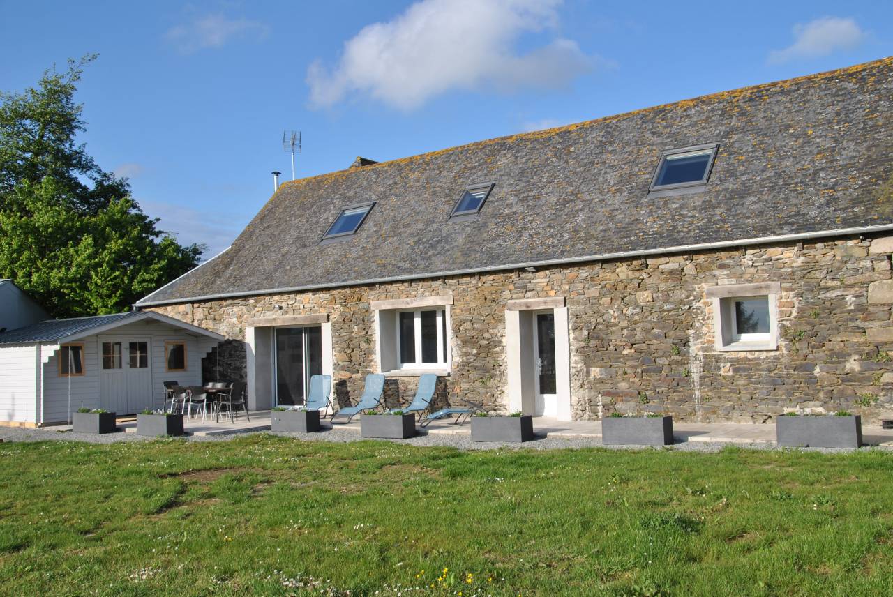 Ancien manoir sur 8,5ha proche c&ocirc;te de granit rose