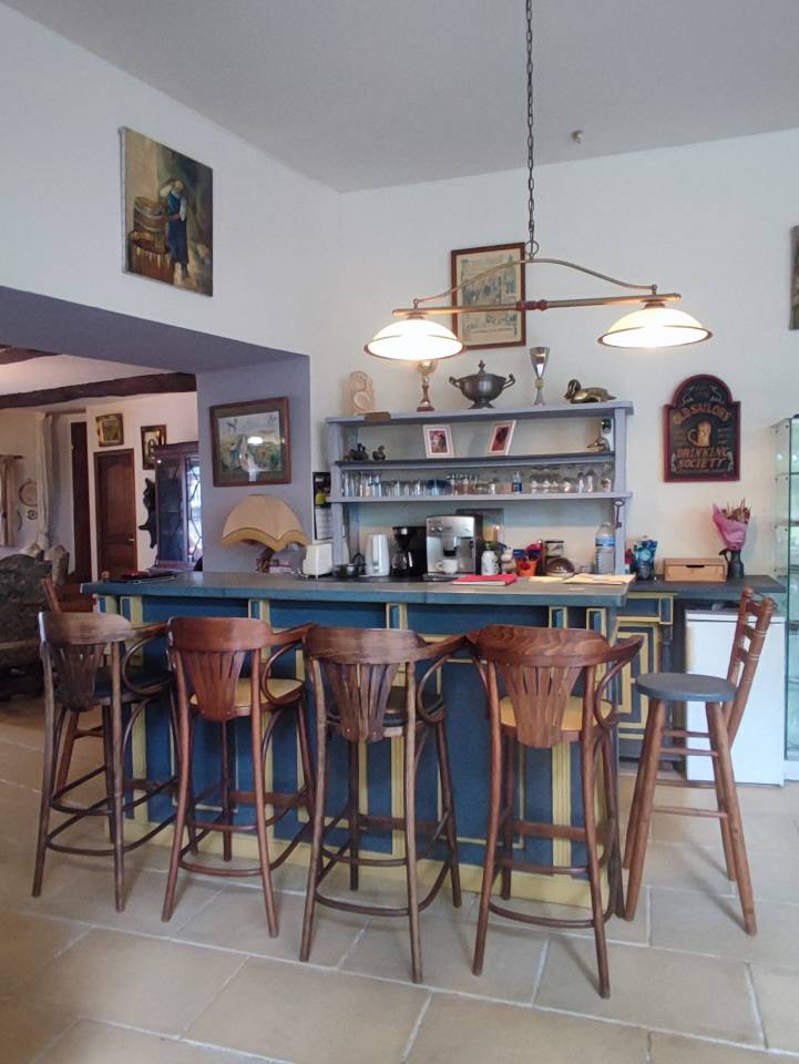 Ancien manoir sur 8,5ha proche c&ocirc;te de granit rose