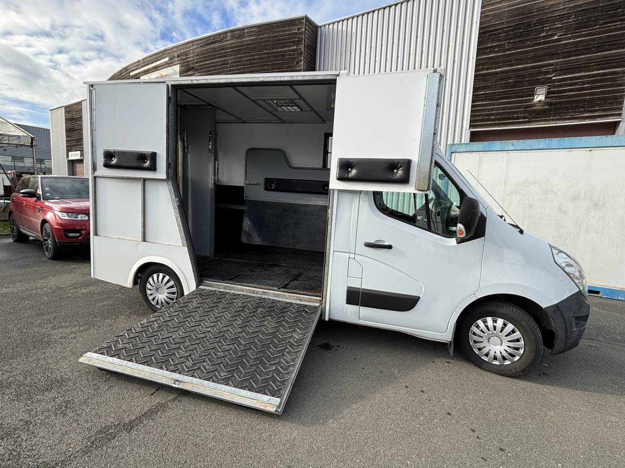 Camion chevaux Renault stalle carrosserie AP PETIT 