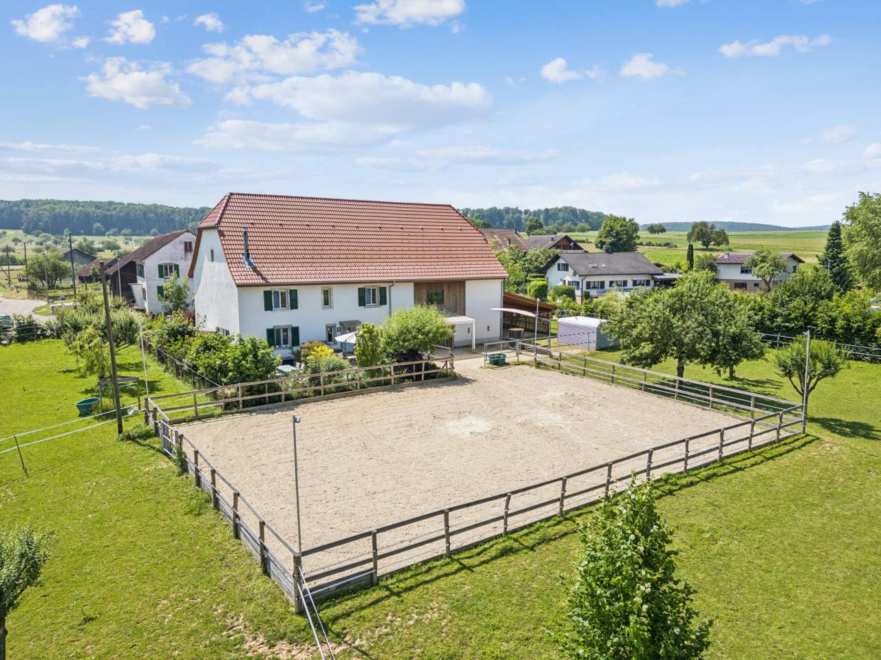 KERNSANIERTE REITSPORTIMMOBILIE IN IDYLLISCHER UMGEBUNG