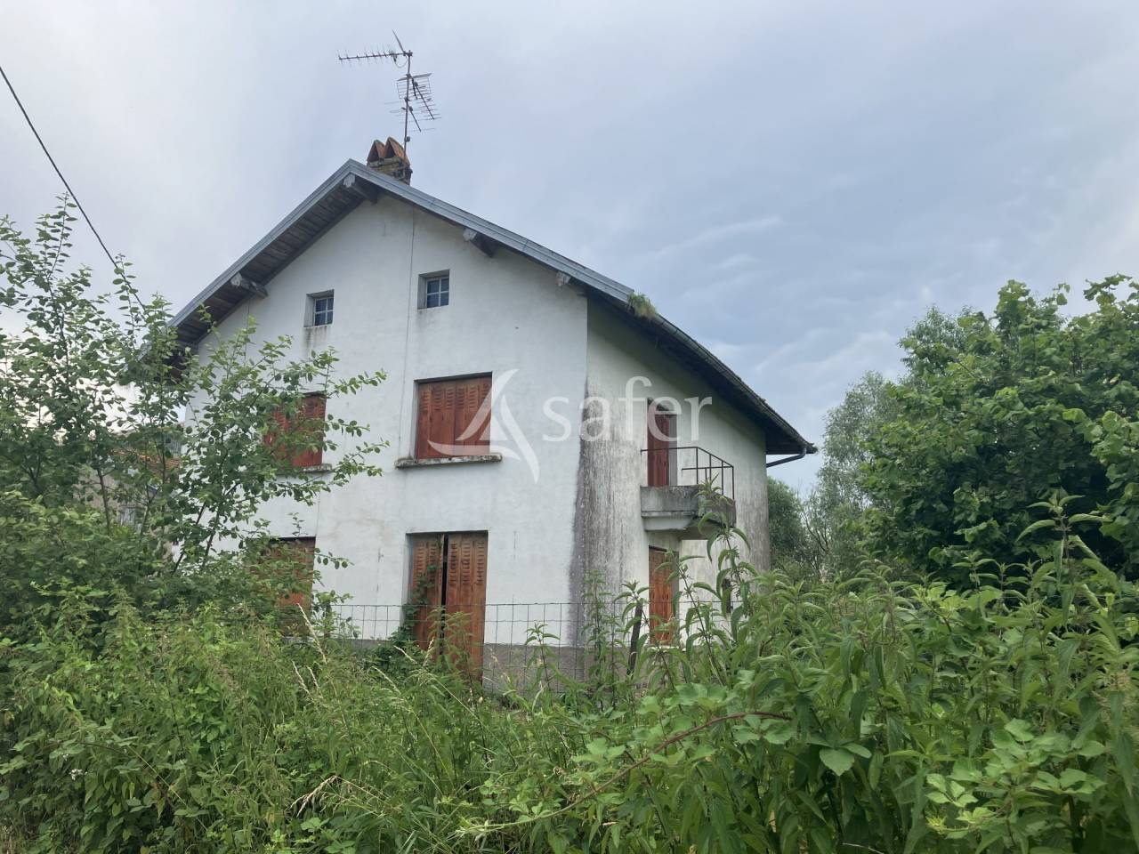 B&acirc;timent &eacute;questre avec 10 ha - Maison &agrave; r&eacute;habiliter
