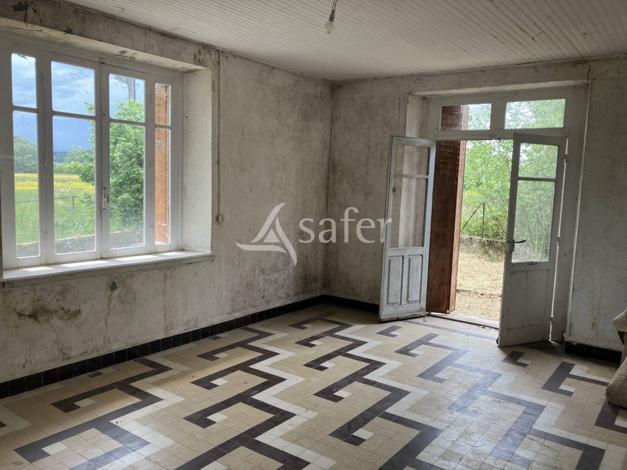 B&acirc;timent &eacute;questre avec 10 ha - Maison &agrave; r&eacute;habiliter