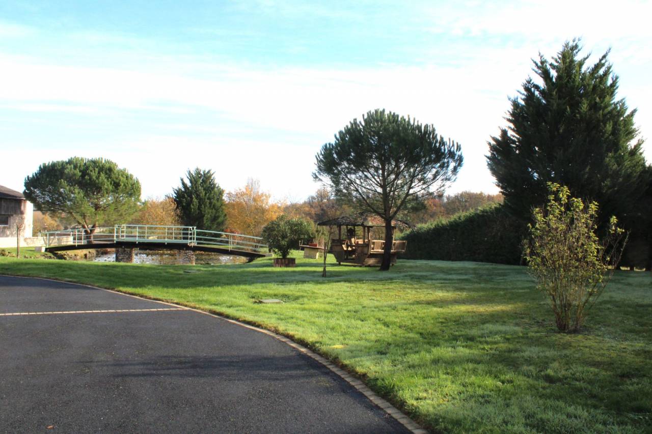 ADORABLE PROPRIETE DE 7 HECTARES DANS LE LOT ET GARONNE