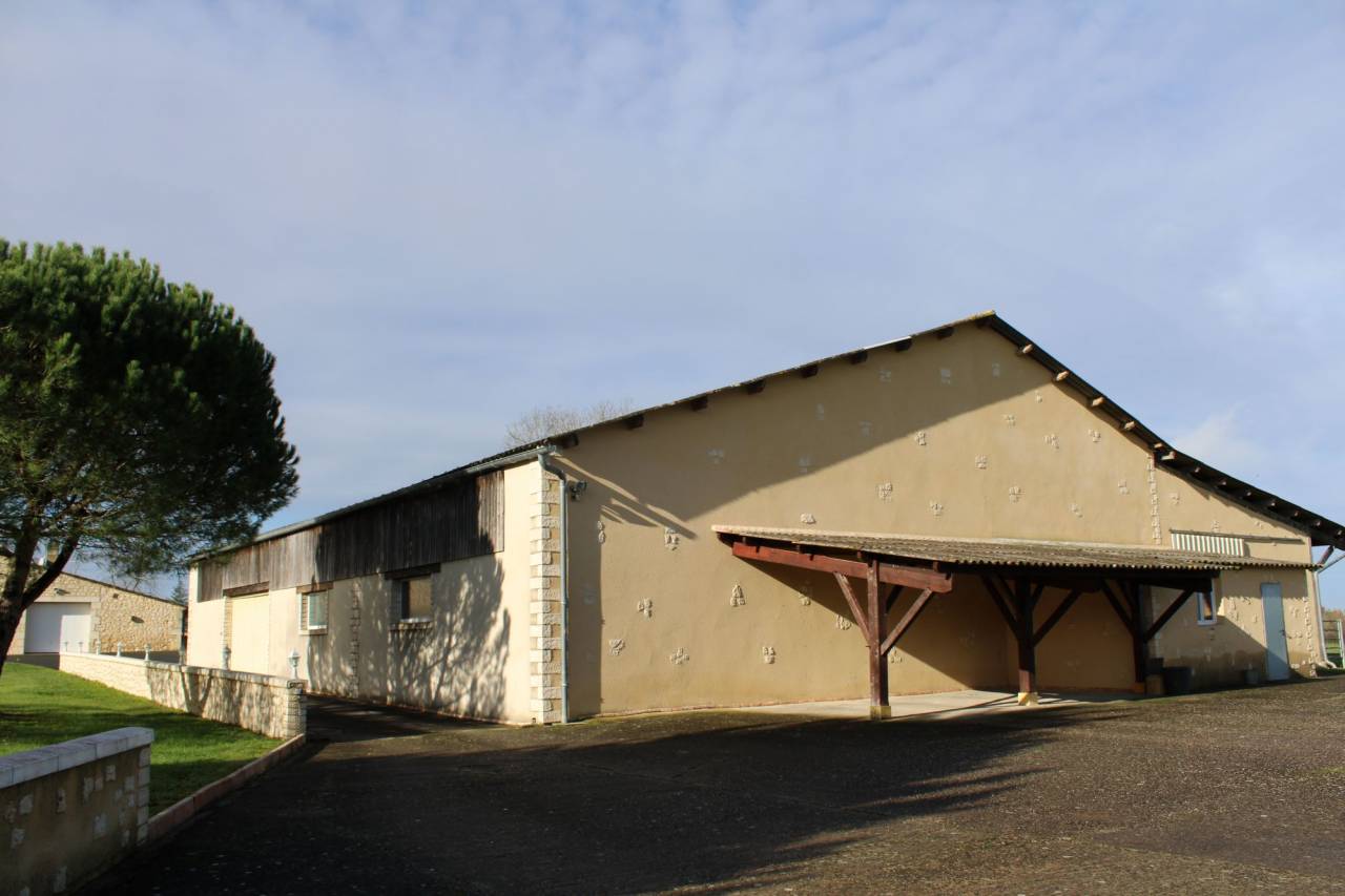 ADORABLE PROPRIETE DE 7 HECTARES DANS LE LOT ET GARONNE