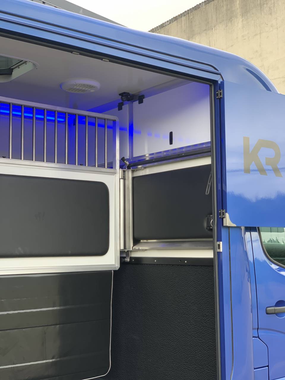 Camion chevaux KRISMAR stalles 