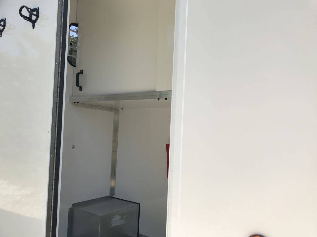 Camion chevaux carrosserie neuve 2011, 230 000 kms