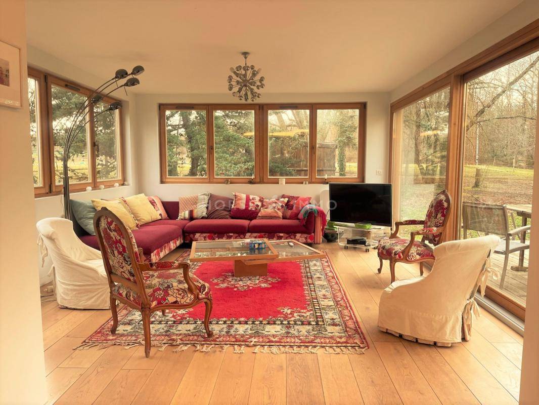 Propri&eacute;t&eacute; et Installations &eacute;questres sur 9,5 hectares dans le