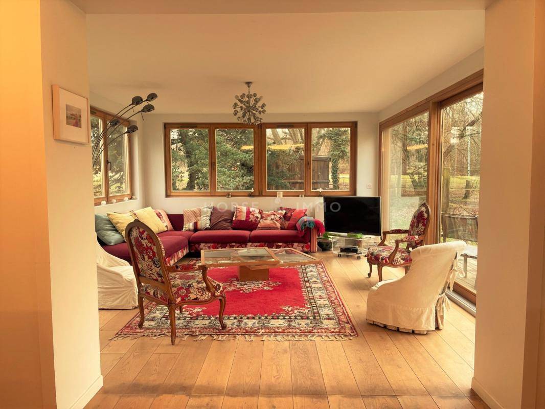 Propri&eacute;t&eacute; et Installations &eacute;questres sur 9,5 hectares dans le