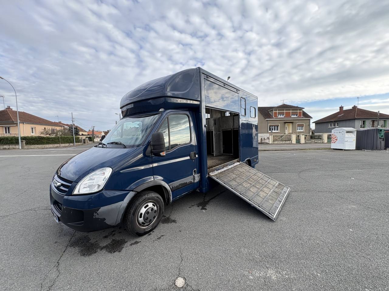 Iveco 2 chevaux 40c18 3,0 dci 180cv roue jumel&eacute;e