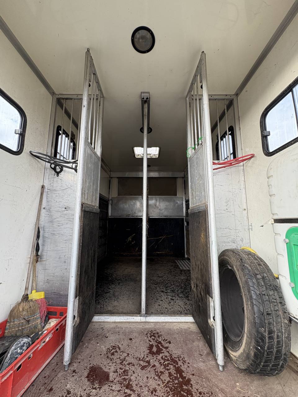 Iveco 2 chevaux 40c18 3,0 dci 180cv roue jumel&eacute;e