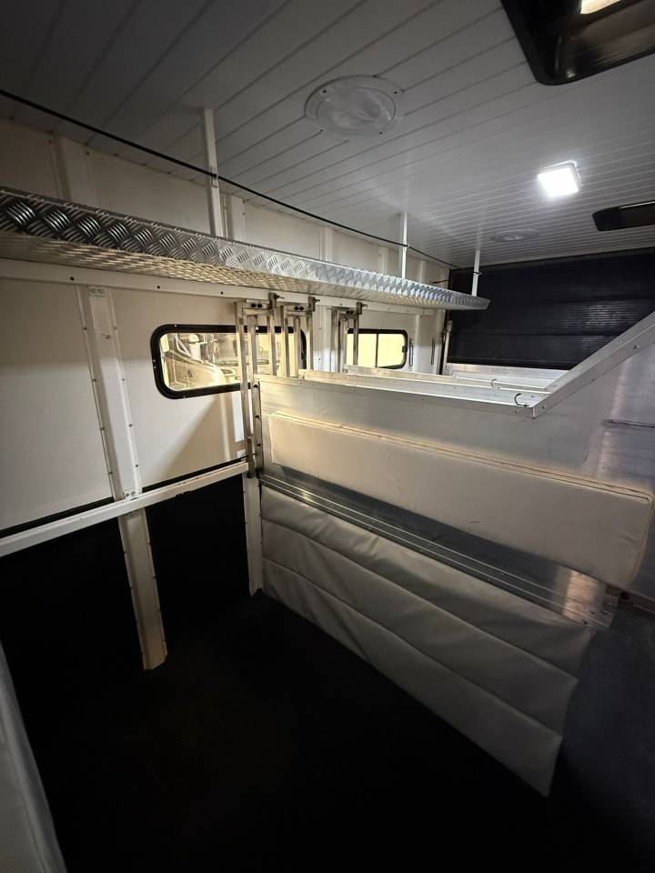 Man12.180/2008/281200km/4chv/living/