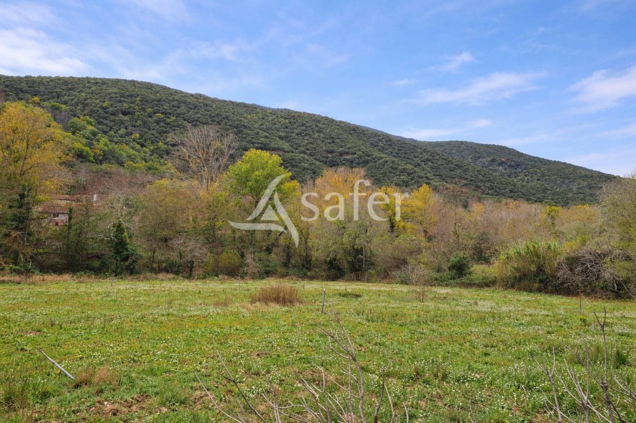 Propri&eacute;t&eacute; dans un petit hameau, 10 ha secteur des Aspres.