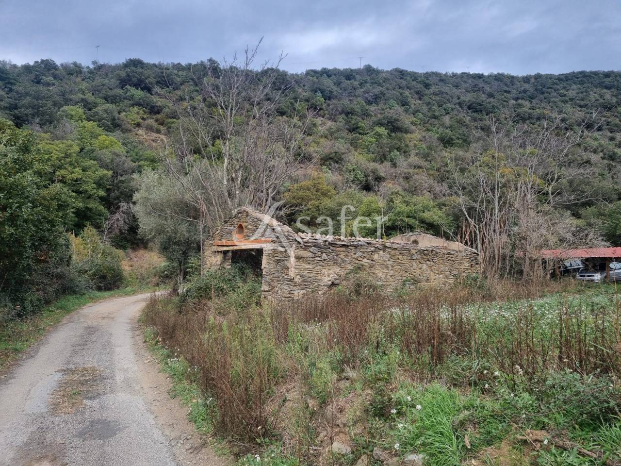 Propri&eacute;t&eacute; dans un petit hameau, 10 ha secteur des Aspres.