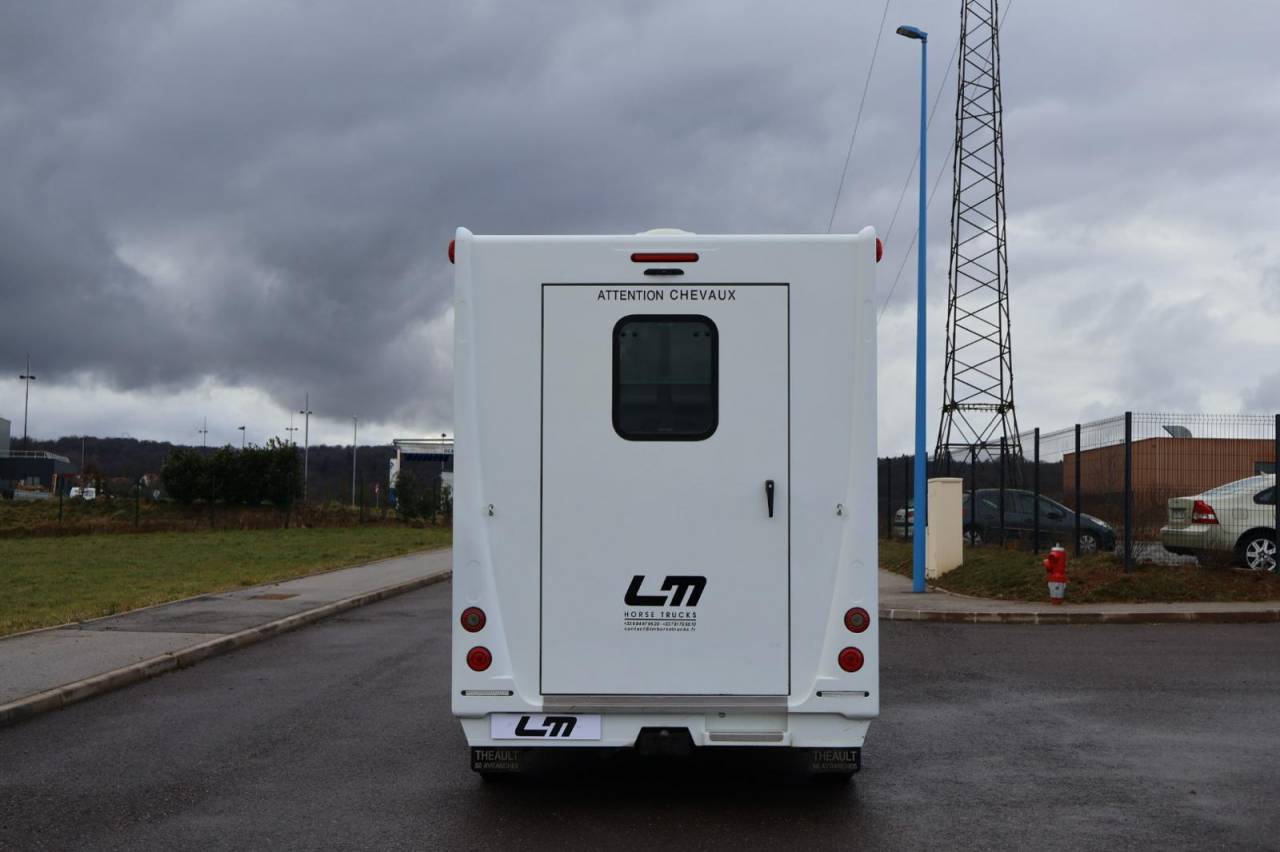 PEUGEOT BOXER 3.0 180 CH THEAULT PROTEO 5P - COUCHETTE