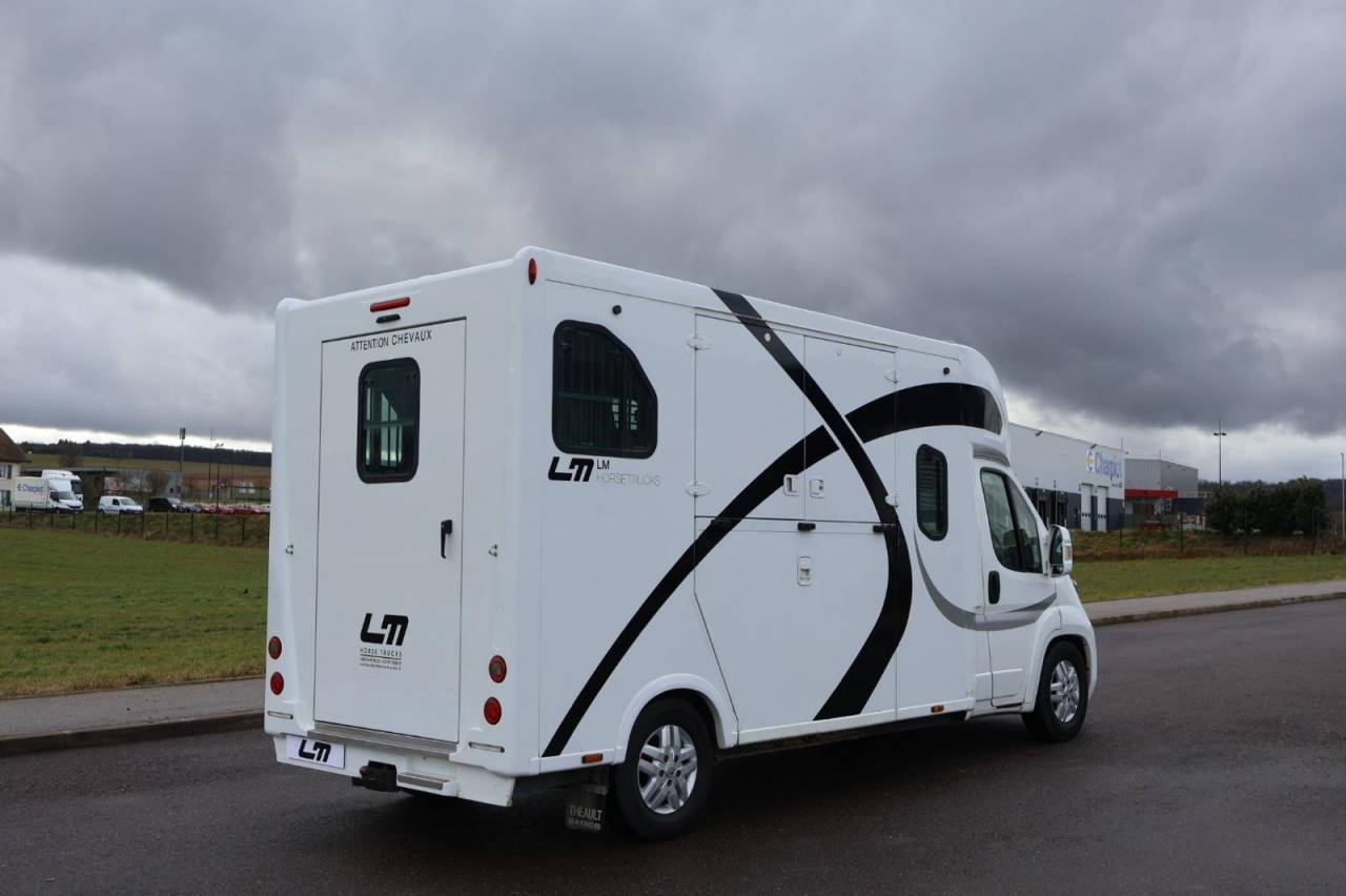 PEUGEOT BOXER 3.0 180 CH THEAULT PROTEO 5P - COUCHETTE