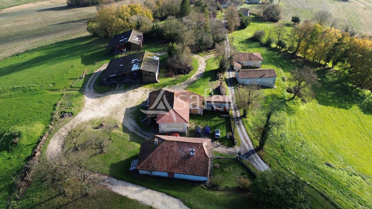 Exploitation d'&eacute;levage sur 104ha, proche Rib&eacute;rac