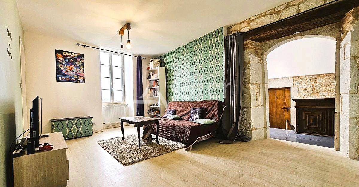 Bel ensemble quercynois 370 m&sup2; habitable avec d&eacute;pendances sur