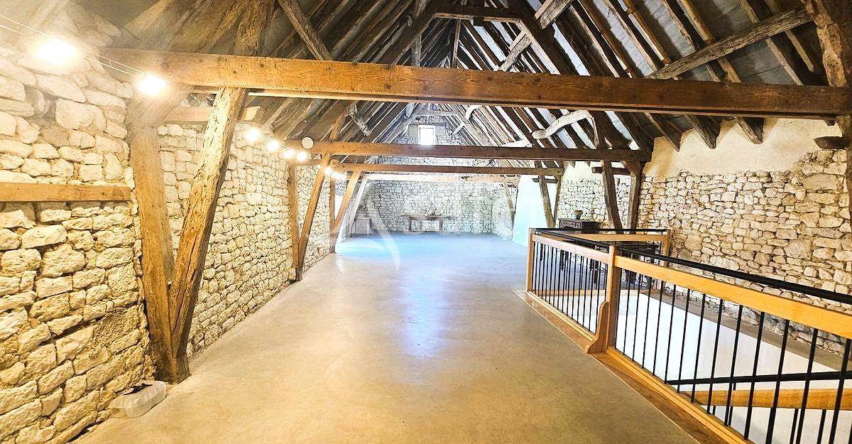 Bel ensemble quercynois 370 m&sup2; habitable avec d&eacute;pendances sur