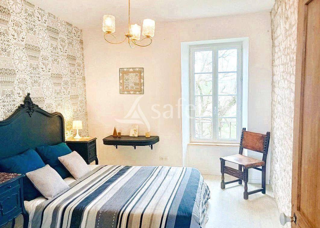 Bel ensemble quercynois 370 m&sup2; habitable avec d&eacute;pendances sur