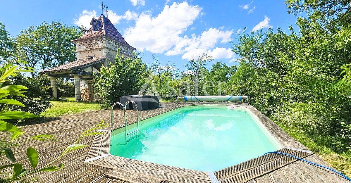 Bel ensemble quercynois 370 m&sup2; habitable avec d&eacute;pendances sur