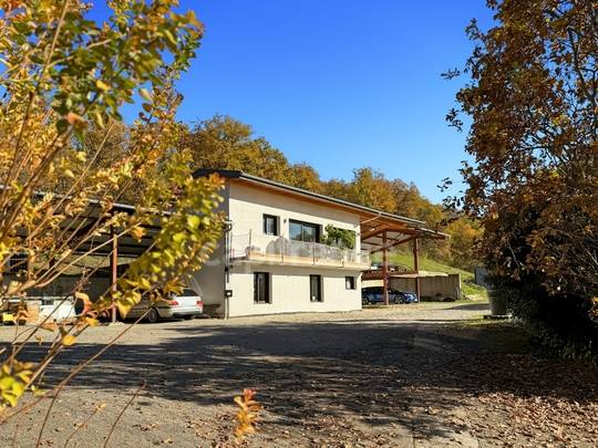 Propri&eacute;t&eacute; agricole 2.7ha - Maison contemporaine