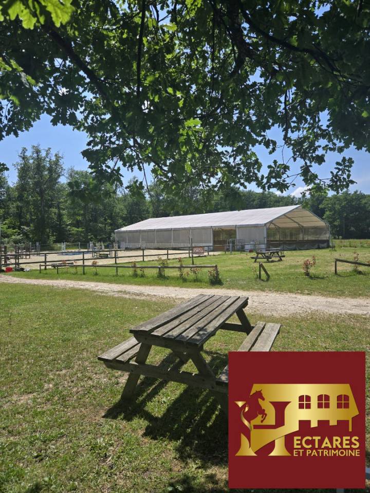 PROPRIETE EQUESTRE - MAISON + INSTALLATIONS + HECTARES