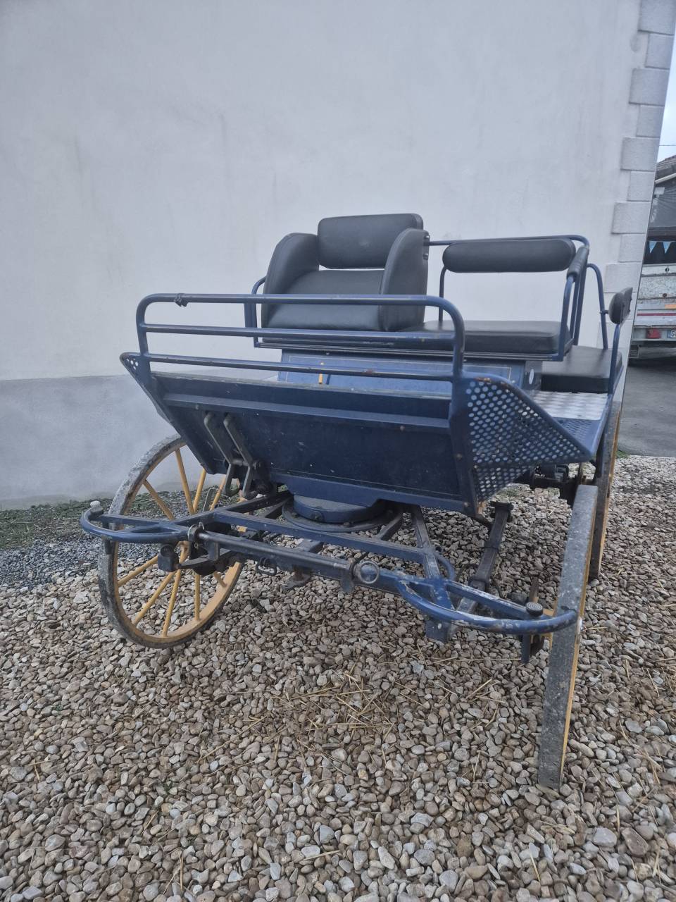 Cal&egrave;che 4 roues 6 places 