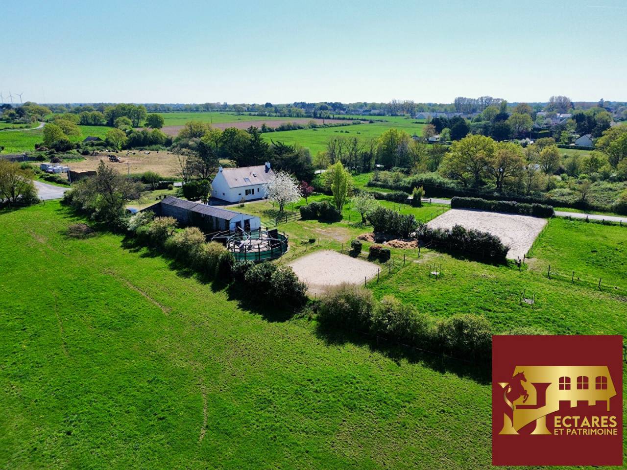 Propri&eacute;t&eacute; Equestre sur 7000 m2 + 2 Hectares en location Maison 3 Chambres