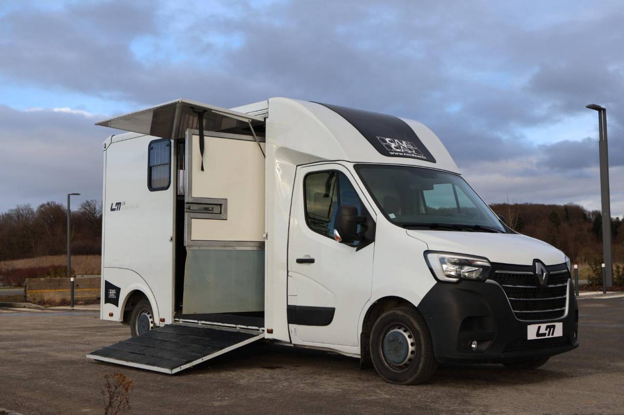 VL RENAULT MASTER 165CH CAVALCAR 3P STALLE 