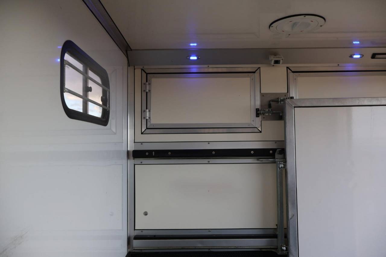 VL RENAULT MASTER 165CH CAVALCAR 3P STALLE 