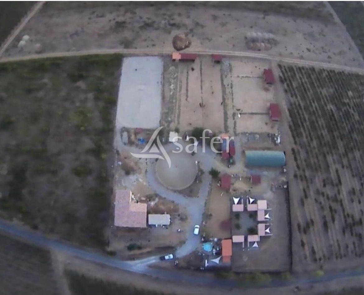 Opportunit&eacute; d'installation et lieu de vie pr&egrave;s de P&eacute;z&eacute;nas et