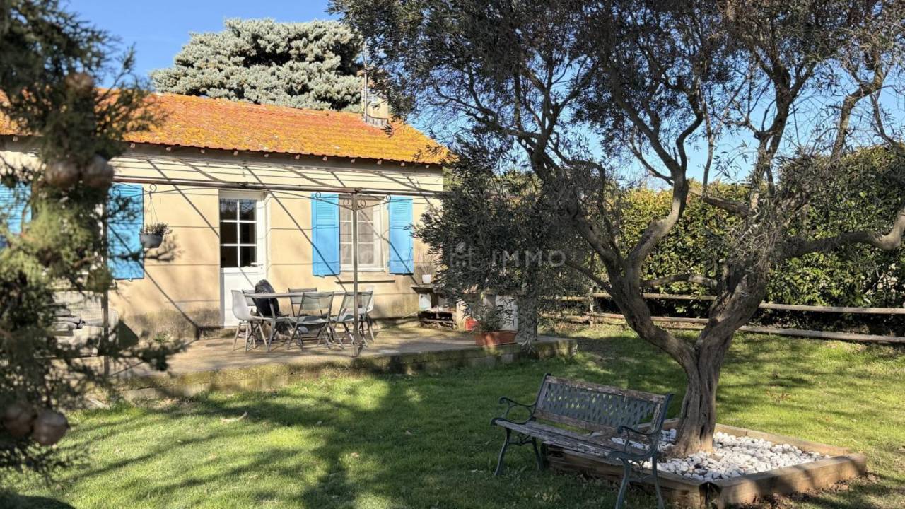 Belle propri&eacute;t&eacute; avec deux logements et d&eacute;pendances