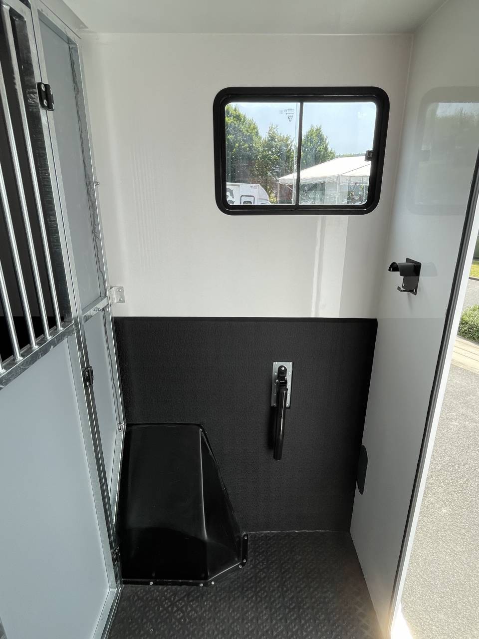 Camion chevaux 170ch boite automatique en stalle 