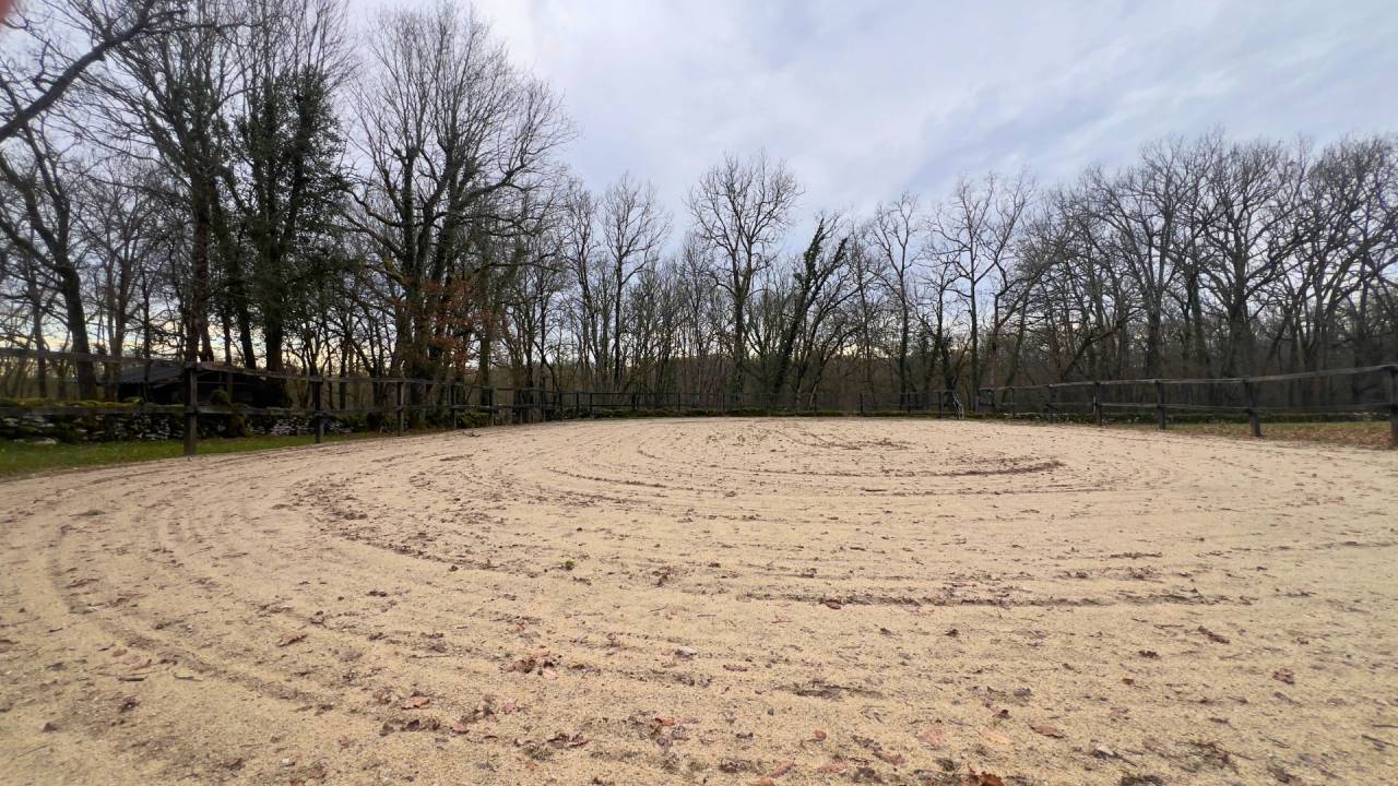 Propri&eacute;t&eacute; &eacute;questre de charme &agrave; proximit&eacute; de Villeneuve 