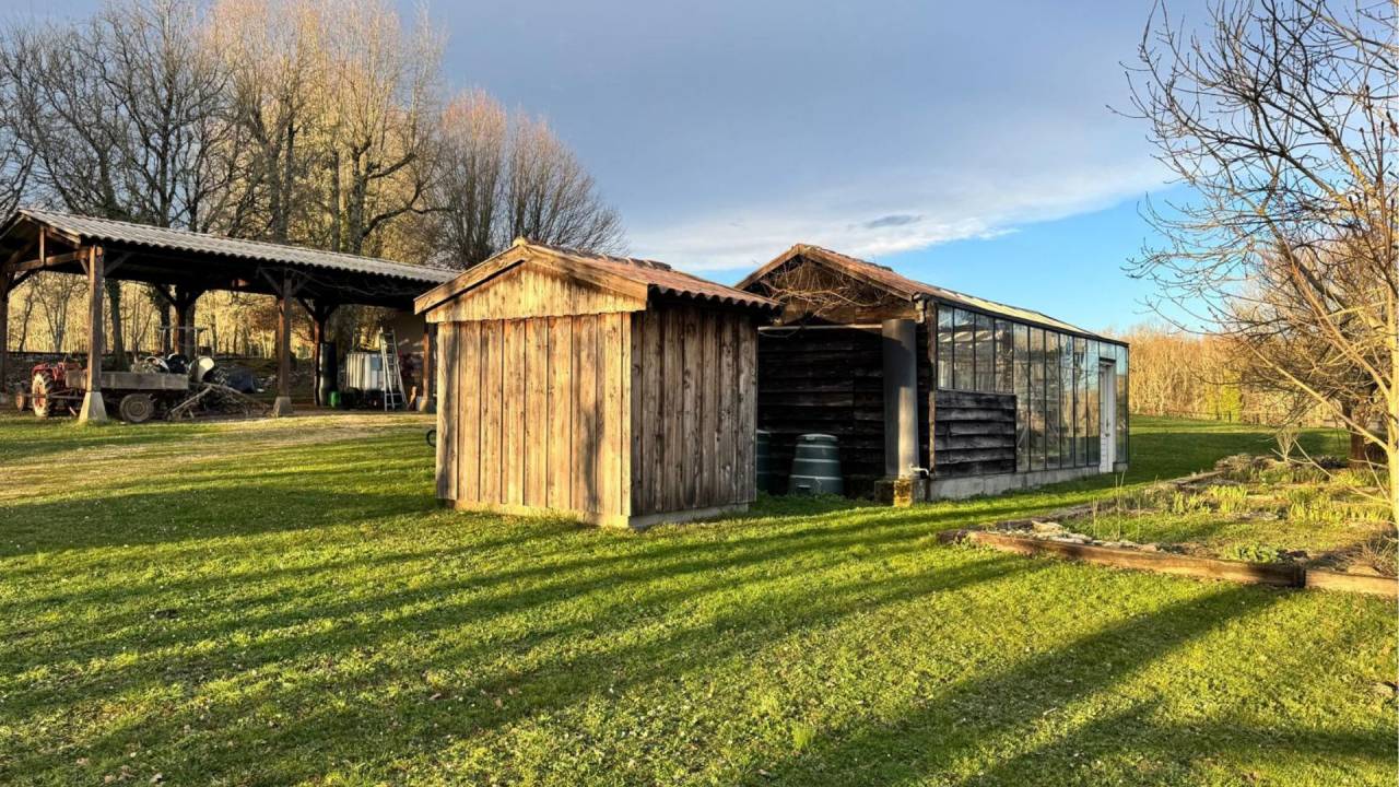 Propri&eacute;t&eacute; &eacute;questre de charme &agrave; proximit&eacute; de Villeneuve 