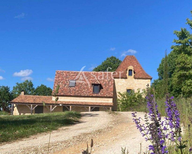 Belle propri&eacute;t&eacute; b&acirc;tie enti&egrave;rement r&eacute;nov&eacute;e sur 26ha avec ma