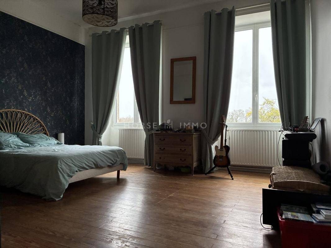 &Eacute;l&eacute;gant domaine XVIII avec &eacute;curies et 18 ha