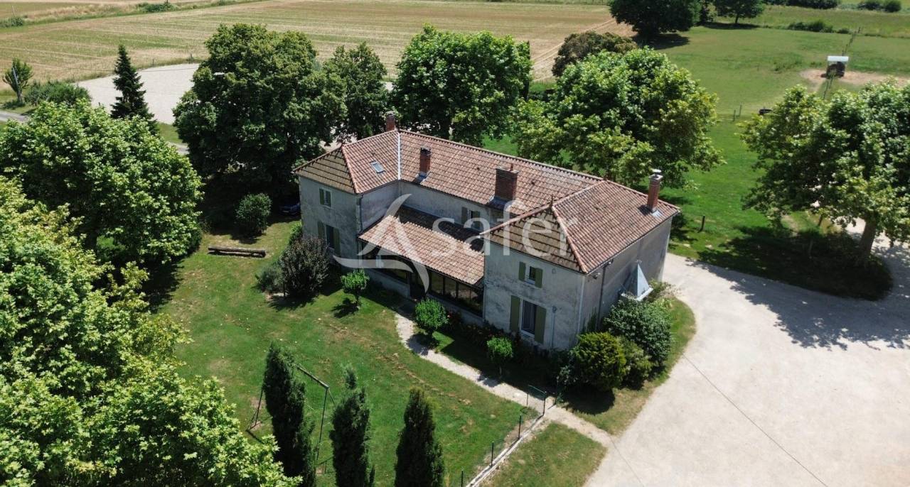 Belle propri&eacute;t&eacute; agricole et &eacute;questre sur 19ha