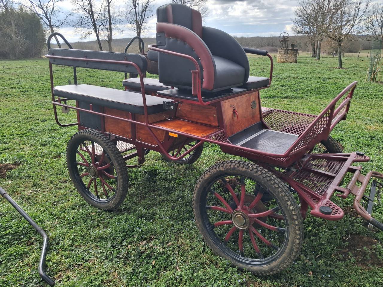 Vends ensemble remorque et cal&egrave;ches 