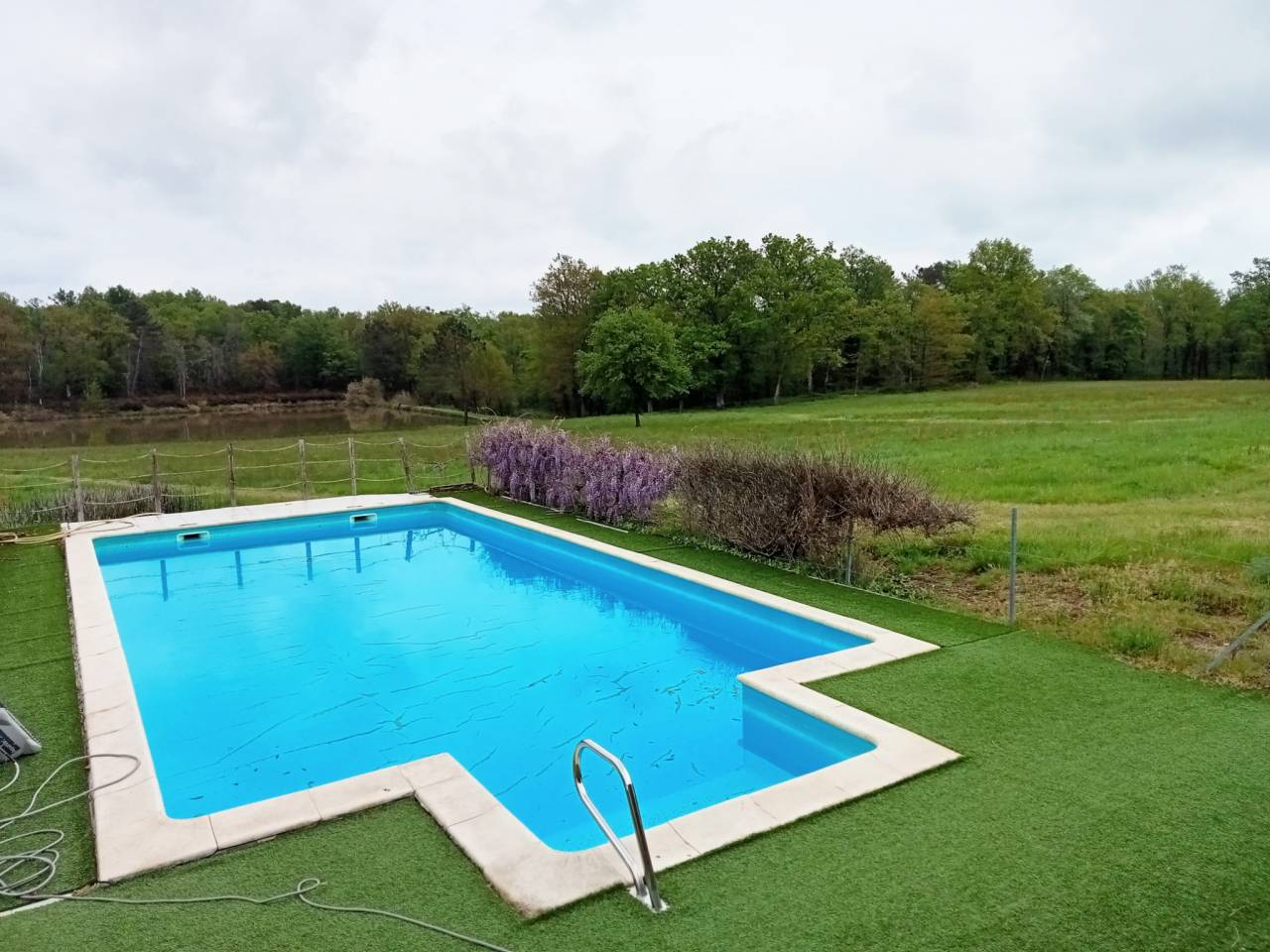 propri&eacute;t&eacute; seul tenant 29HA d&eacute;ale pour &eacute;levage chevaux ,