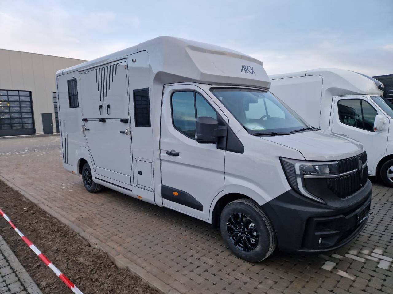 AKX DOUBLE CABINE STALLE Master4 170 dci 