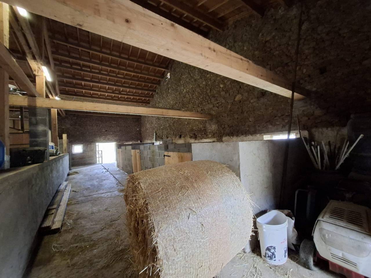 Propri&eacute;t&eacute; au coeur du Parc naturel du Livradois-Forez  27 h