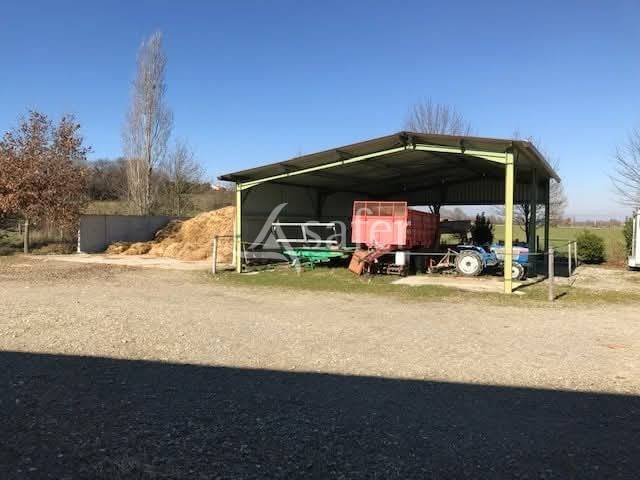 Propri&eacute;t&eacute; &eacute;questre avec habitation sur 12 hectares - Proche T