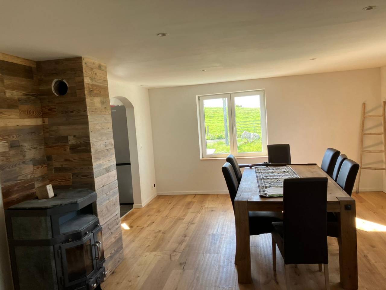 Appartement/maison avec &eacute;curie et p&acirc;turages 