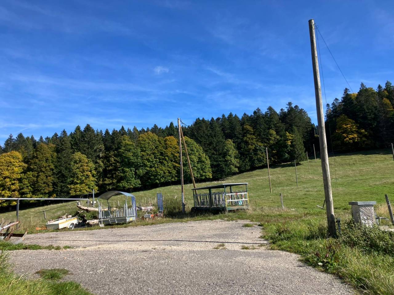 Appartement/maison avec &eacute;curie et p&acirc;turages 