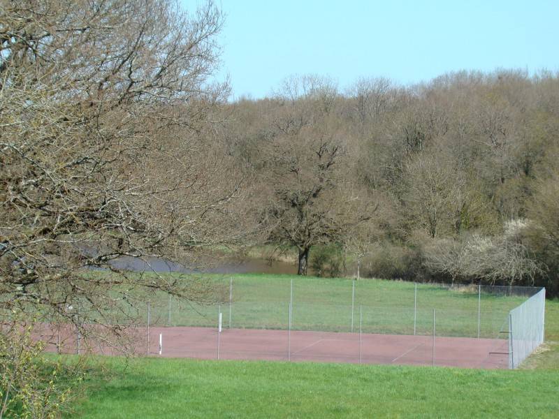 Manoir du XVIeme , 2 corps de ferme, &eacute;tang, 22 ha 